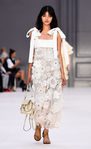 Vestido con flores 3D de Chloé primavera/verano 2017 en la París Fashion Week