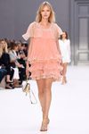 Vestido mini rosa cuarzo de Chloé primavera/verano 2017 en la París Fashion Week