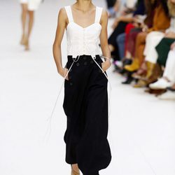 Pantalón oversize de Chloé primavera/verano 2017 en la París Fashion Week
