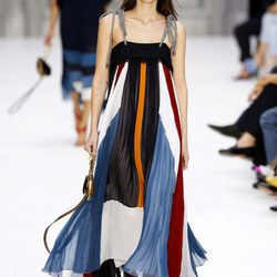 Vestido de varios colores de Chloé primavera/verano 2017 en la París Fashion Week