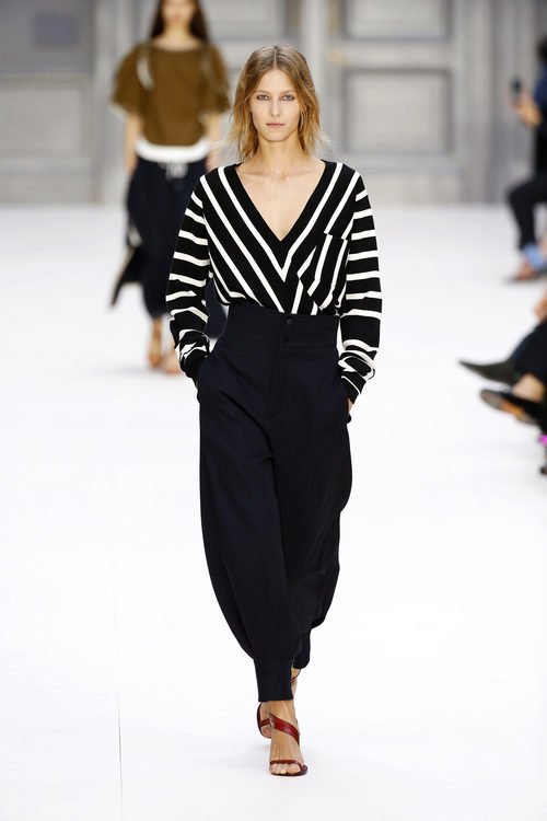 Camisa a rayas de Chloé primavera/verano 2017 en la París Fashion Week