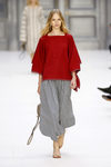 Camisa amplia roja de Chloé primavera/verano 2017 en la París Fashion Week