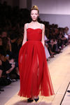 Vestido rojo de la colección primavera/verano 2017 de Dior en Paris Fashion Week