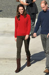 Kate Middleton con un look casual visitando Isla Carlota durante su tour por Canadá