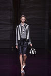 Falda negra de cuero de la colección primavera/verano 2017 de Nina Ricci en Paris Fashion Week