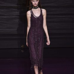 Vestido morado de la colección primavera/verano 2017 de Nina Ricci en Paris Fashion Week