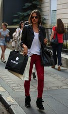 Irina de compras por París