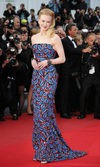 Nicole Kidman se enfunda en un llamativo vestido con estampado floral rojo y azul
