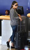 Mila Kunis, facturando en vaqueros