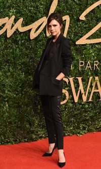 Victoria Beckham, estilosa con su look total black