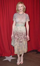 Kirsten Dunst y su Valentino exótico