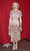 Kirsten Dunst y su Valentino exótico
