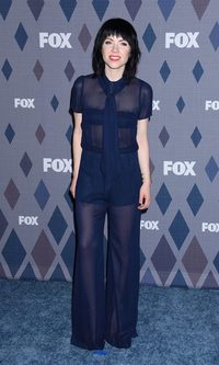 Carly Rae Jepsen, elegante con sus transparencias