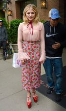 Chloe Grace Moretz se echa 20 años encima