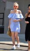 Dakota Fanning ya se ha apuntado al escote bardot