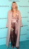 Kate Hudson con un total look rosa cuarzo