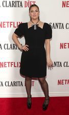 Drew Barrymore apuesta todo al negro