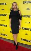 Charlize Theron apuesta todo al negro