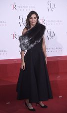 Mar Flores muy elegante con una estola de pelo