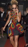 Rita Ora con un vestido brillante