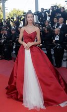 El llamativo vestido de Mathilde Gohler