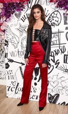 Taylor Hill, mezcla de estilos