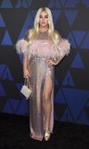 El traje a medida de Kesha