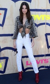 Emily Ratajkowski triunfa en Coachella