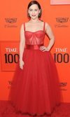 Emilia Clarke enamora con su vestido rojo de tul
