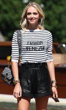 Chiara Ferragni y su look gondolero para llegar a Venecia