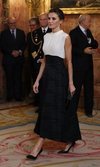La falda 'efecto corsé' de la Reina Letizia