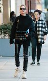 Hailey Bieber también apuesta por el vinilo