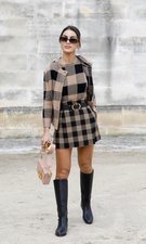 Camila Coelho luce un atuendo de cuadros de lo más classy