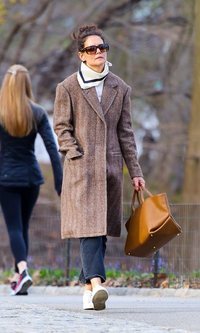 El insípido casual look de Katie Holmes